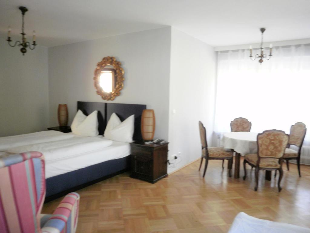 Stadtvilla Auerhahn Vöcklabruck Δωμάτιο φωτογραφία